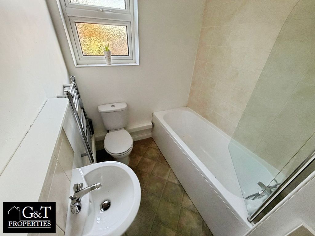Property photo 1 of 11 Bathroom