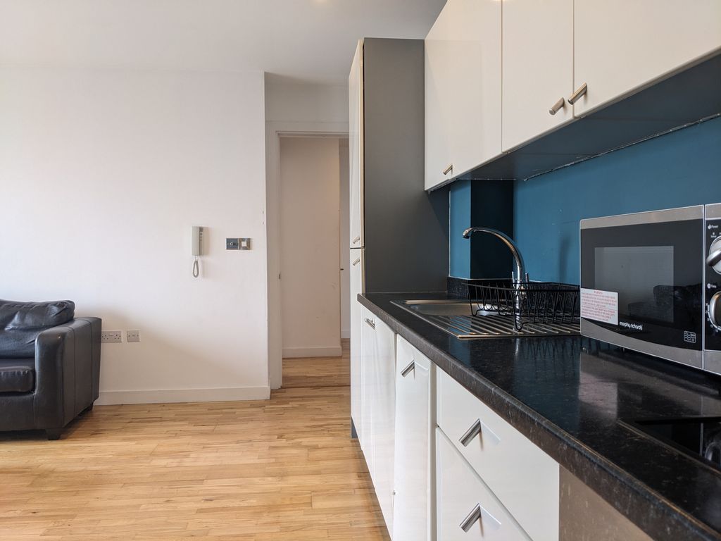 Property photo 3 of 10 Kitchen