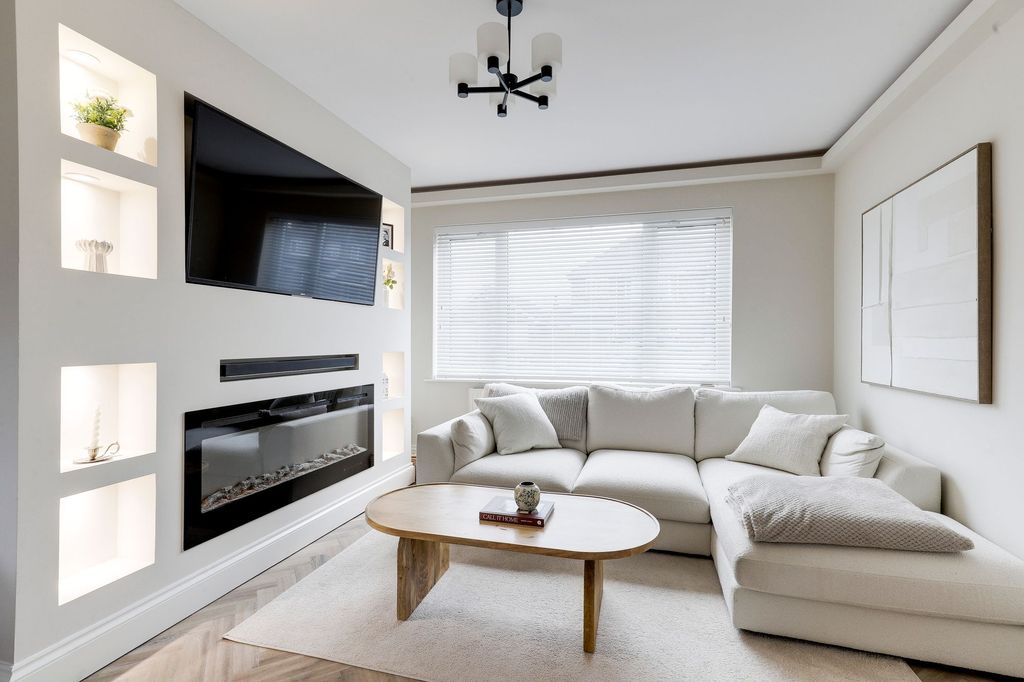 Property photo 2 of 25