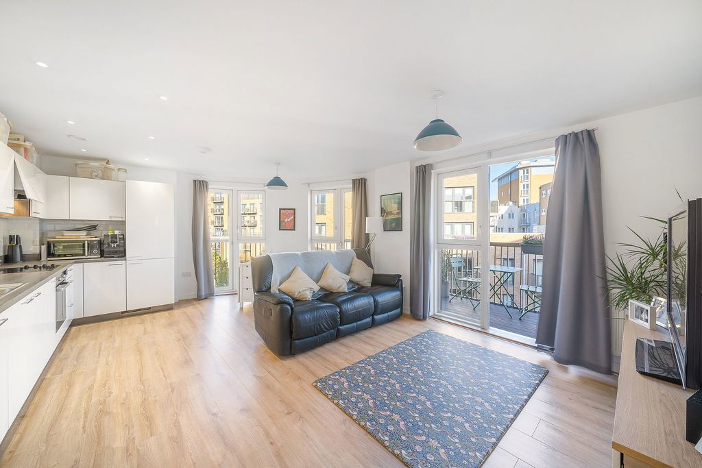 Property photo 2 of 17