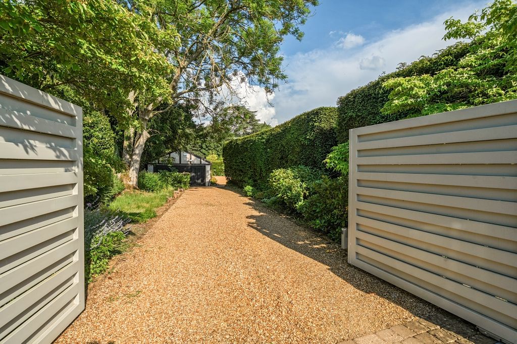 Property photo 1 of 32