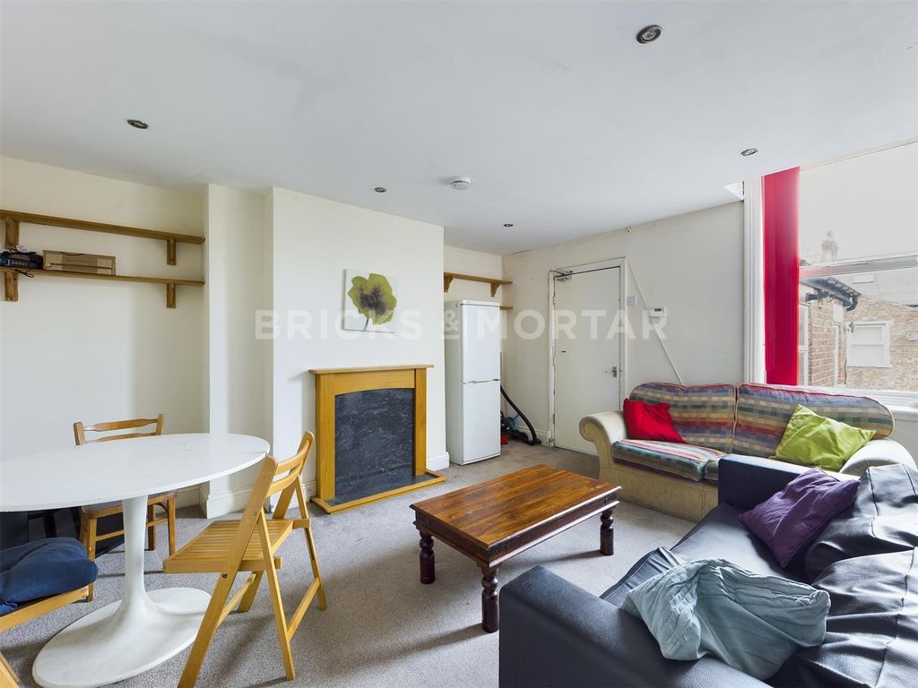 Property photo 1 of 12 Dnfzkkspfkw_Lvnrubed-W.Jpg