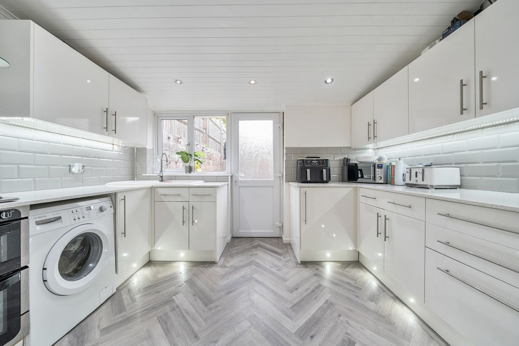 Property photo 3 of 15 Kitchen