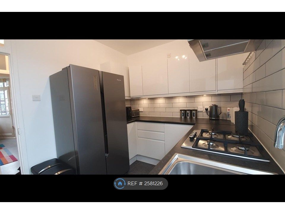 Property photo 3 of 9 Kitchen