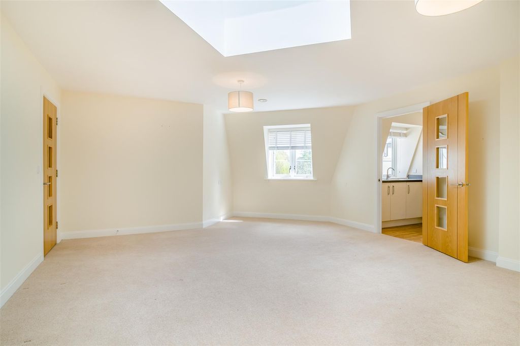 Property photo 3 of 18 Living Room