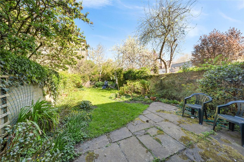 Property photo 2 of 21 Picture No. 17