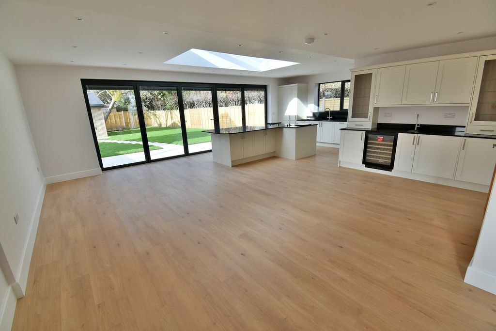 Property photo 3 of 24