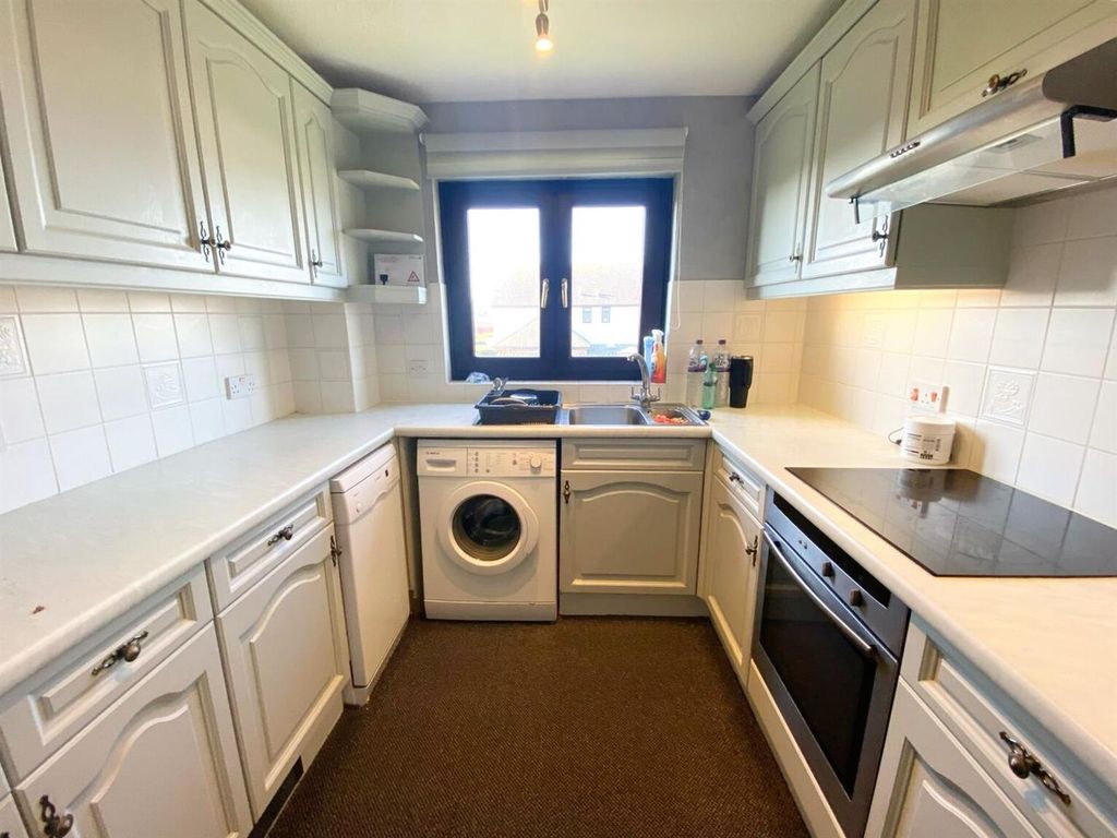 Property photo 2 of 7 Kitchen