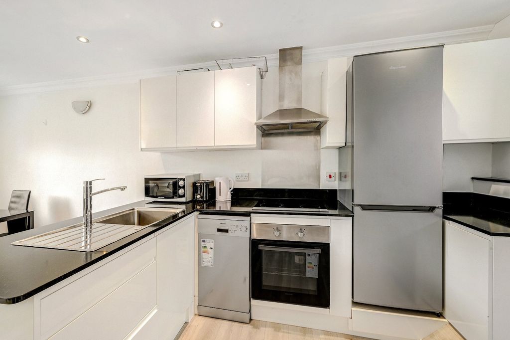 Property photo 3 of 6 Kitchen