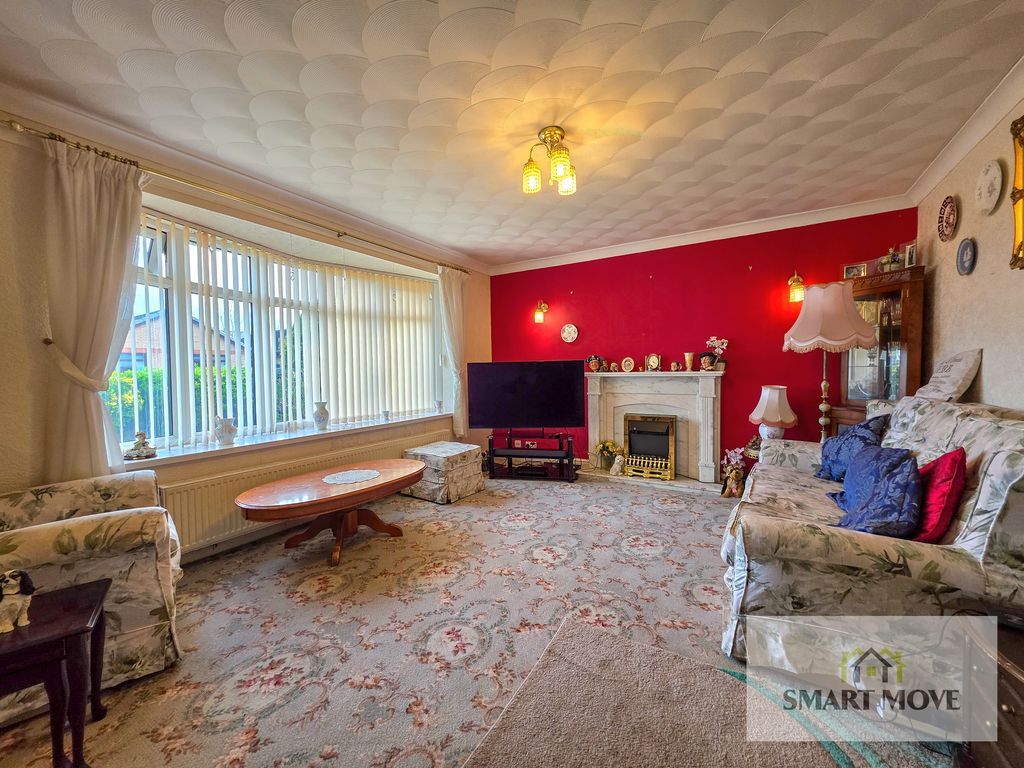 Property photo 3 of 19 Lounge