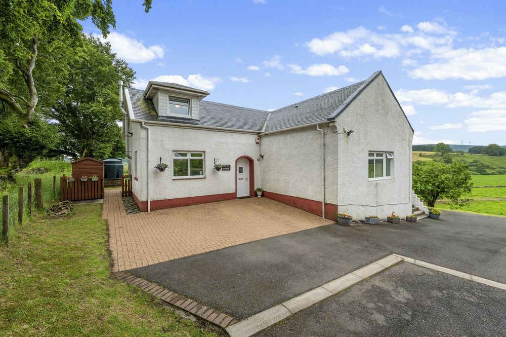 Property photo 2 of 28