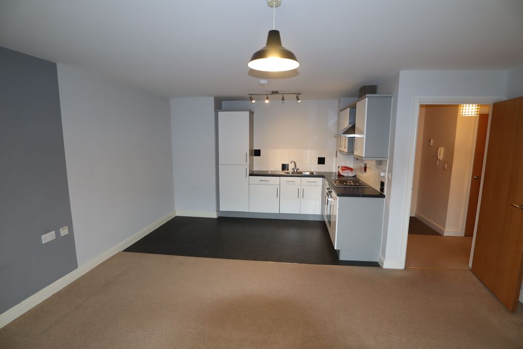 Property photo 2 of 8