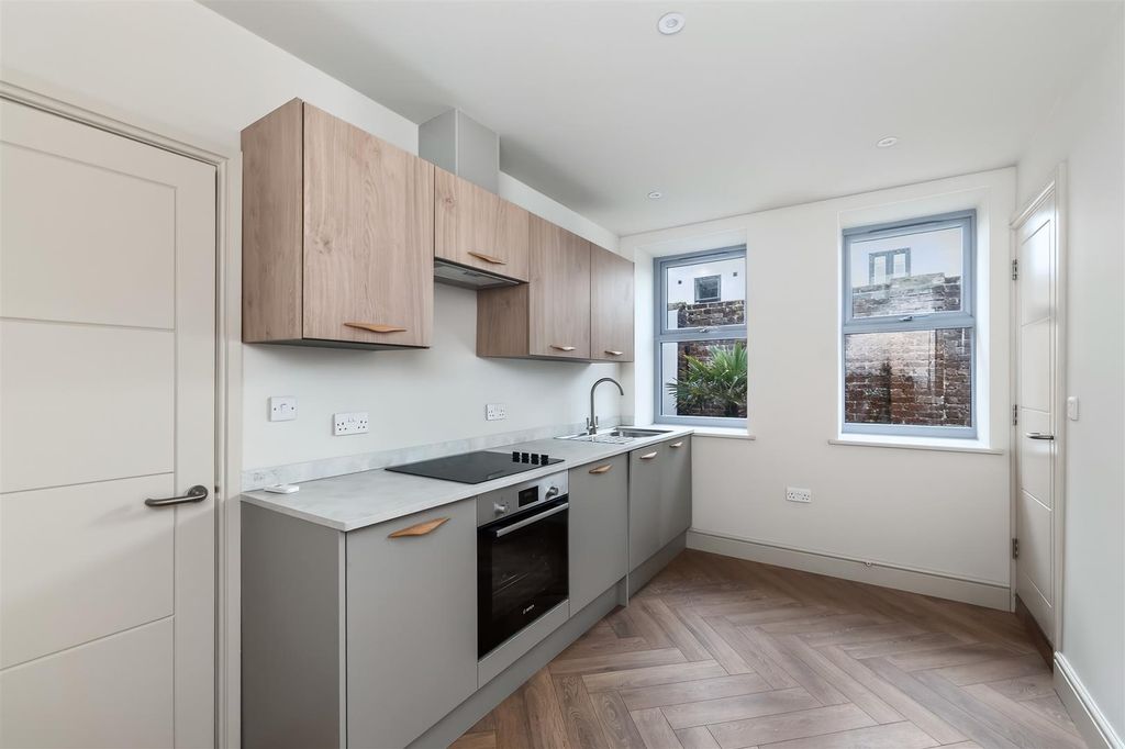 Property photo 3 of 14 Kitchen