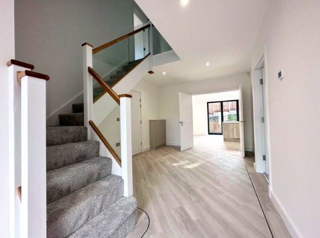 Property photo 2 of 12 Picture No. 22