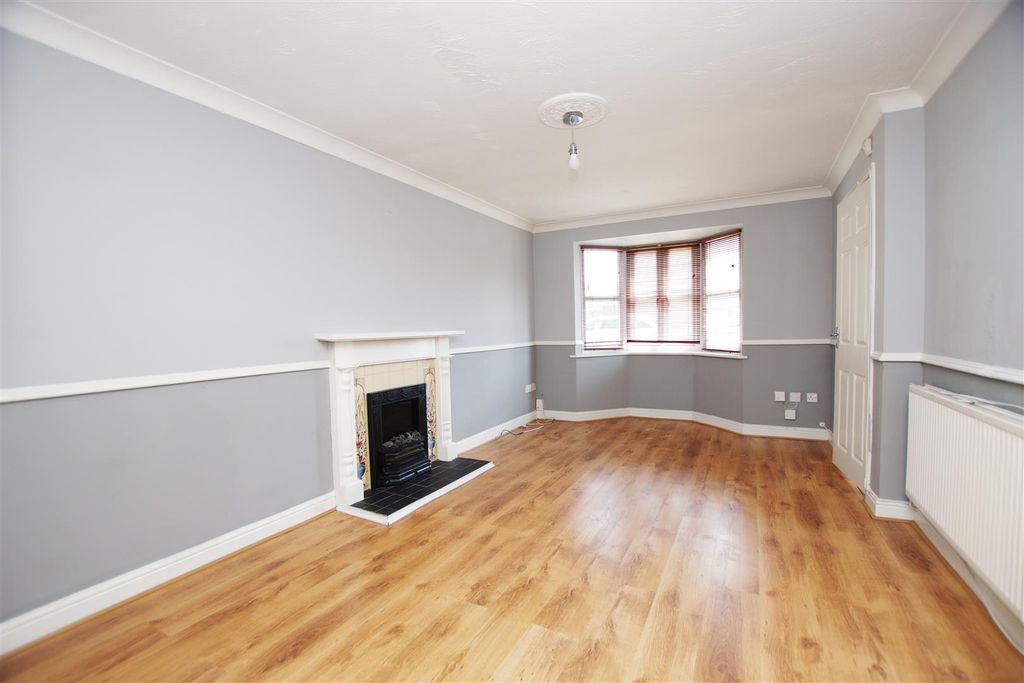 Property photo 3 of 15 Living Room
