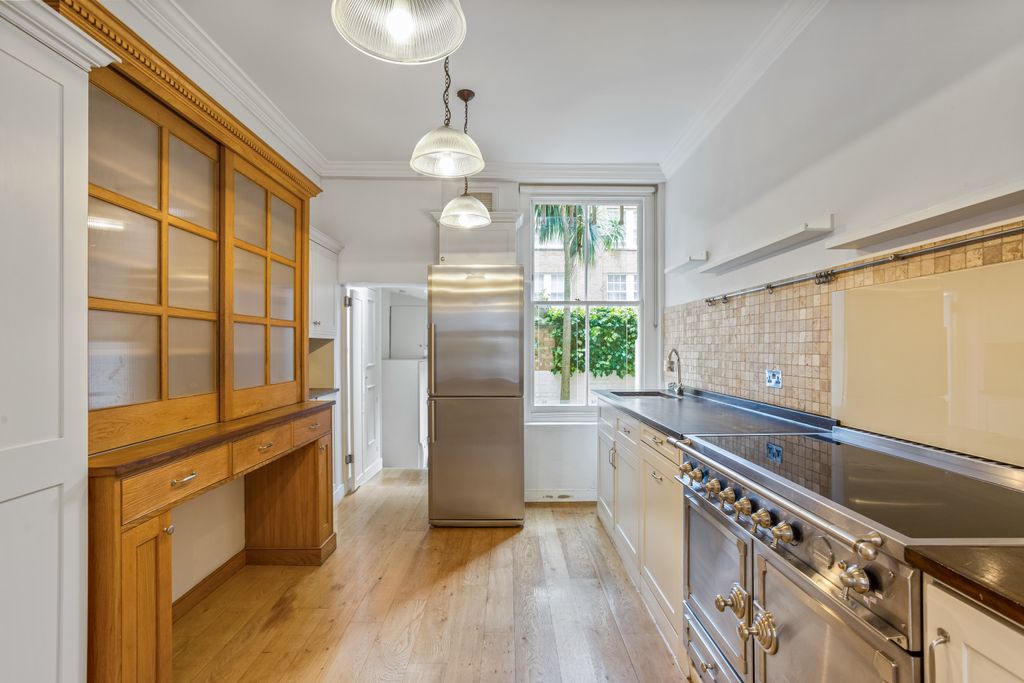 Property photo 2 of 9 Ebury-Street 08