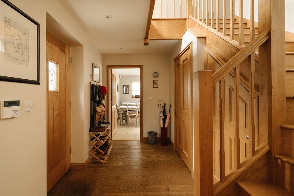 Property photo 2 of 15 Picture No. 11