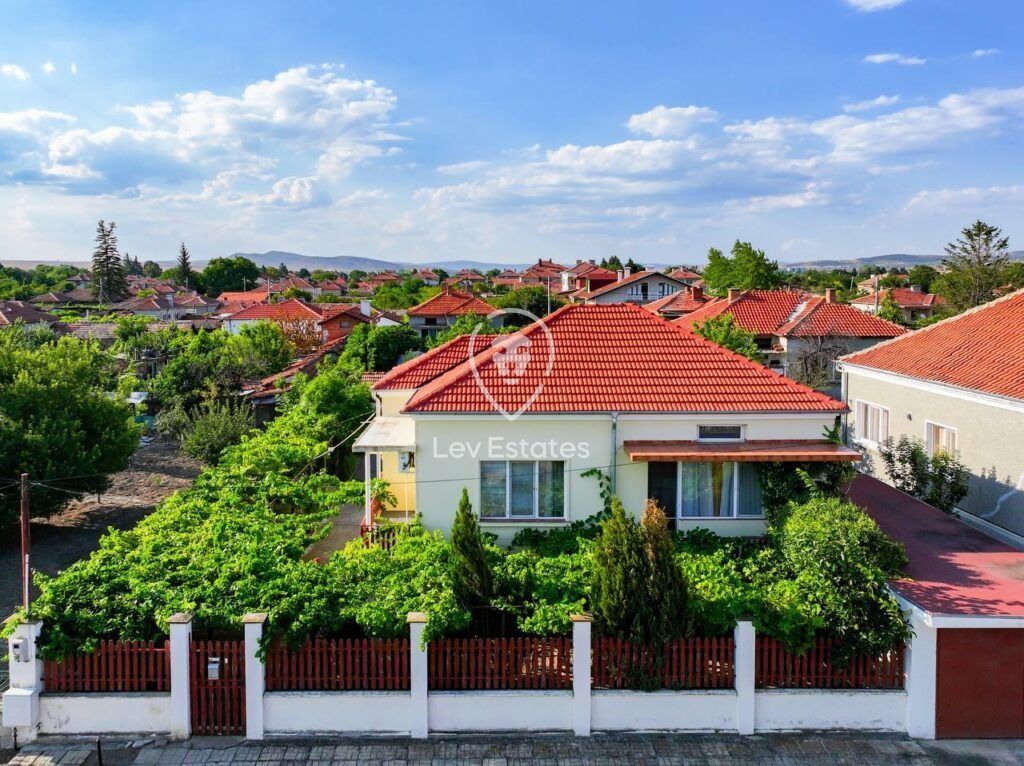 Property photo 1 of 18