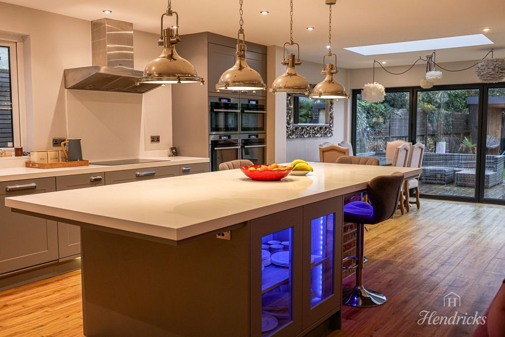 Property photo 3 of 41