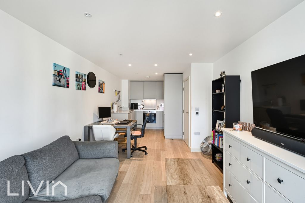 Property photo 1 of 9 4