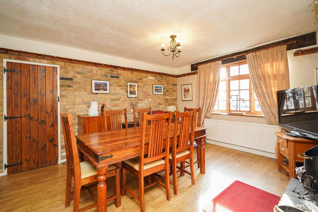 Property photo 3 of 21