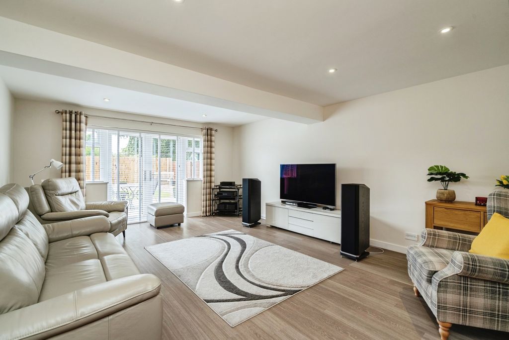 Property photo 3 of 21 Pbox-Img.Jpg