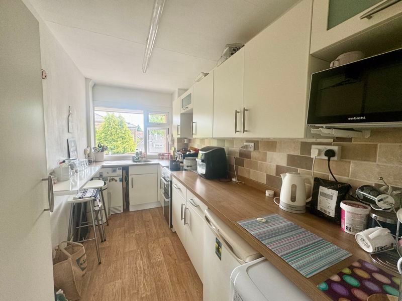 Property photo 3 of 7 Kitchen