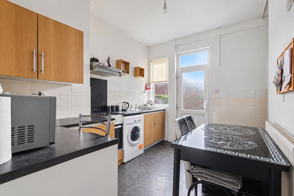 Property photo 3 of 12 Breakfast Kitchen