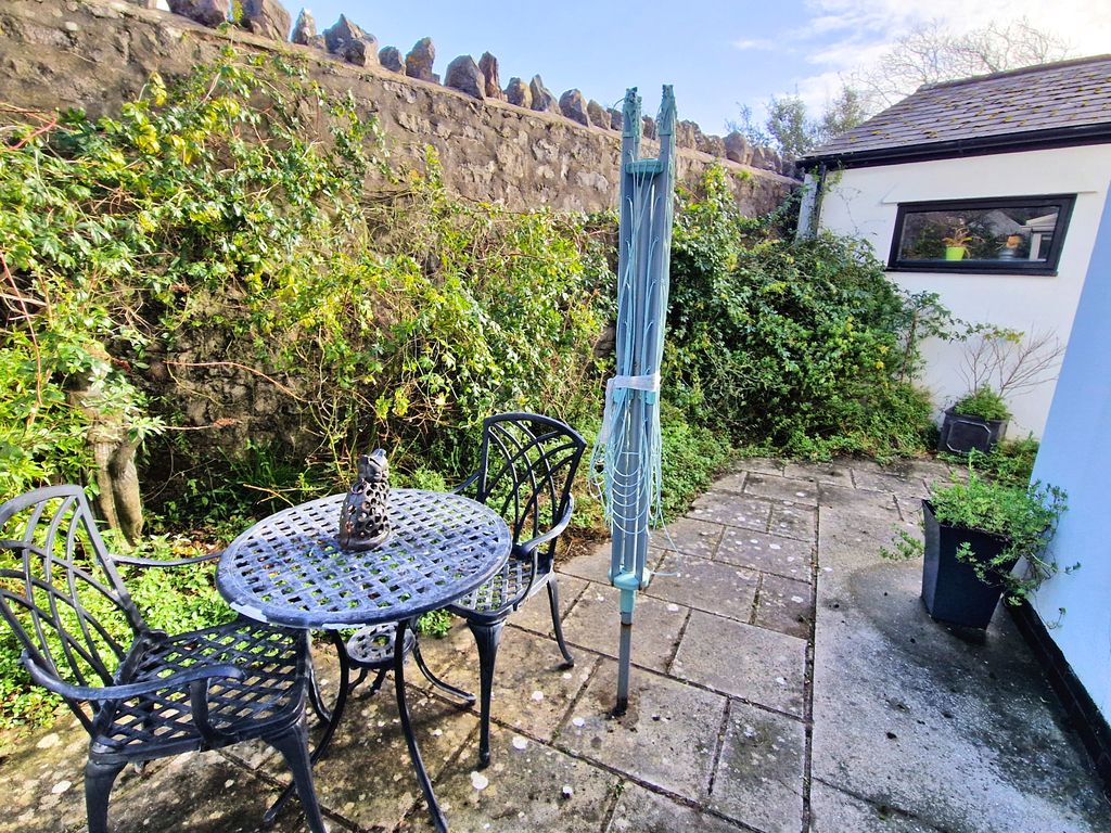 Property photo 2 of 21