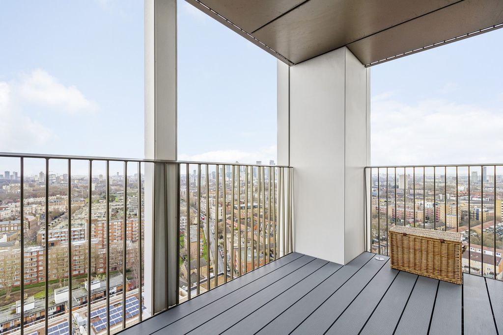 Property photo 2 of 19