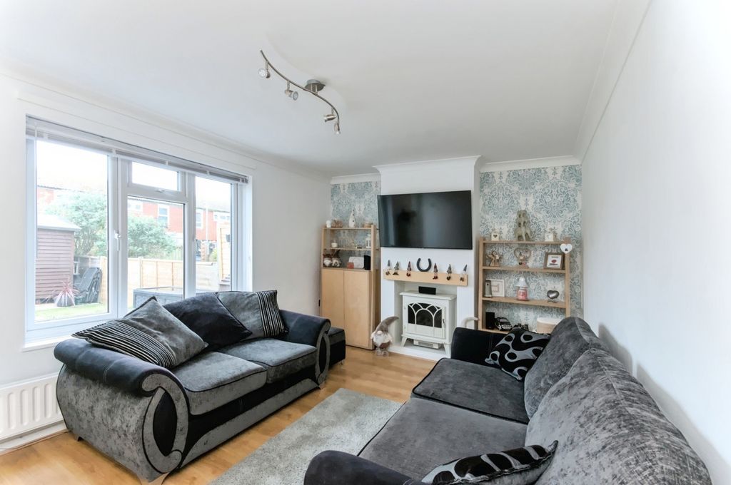 Property photo 3 of 15 Pbox-Img.Jpg