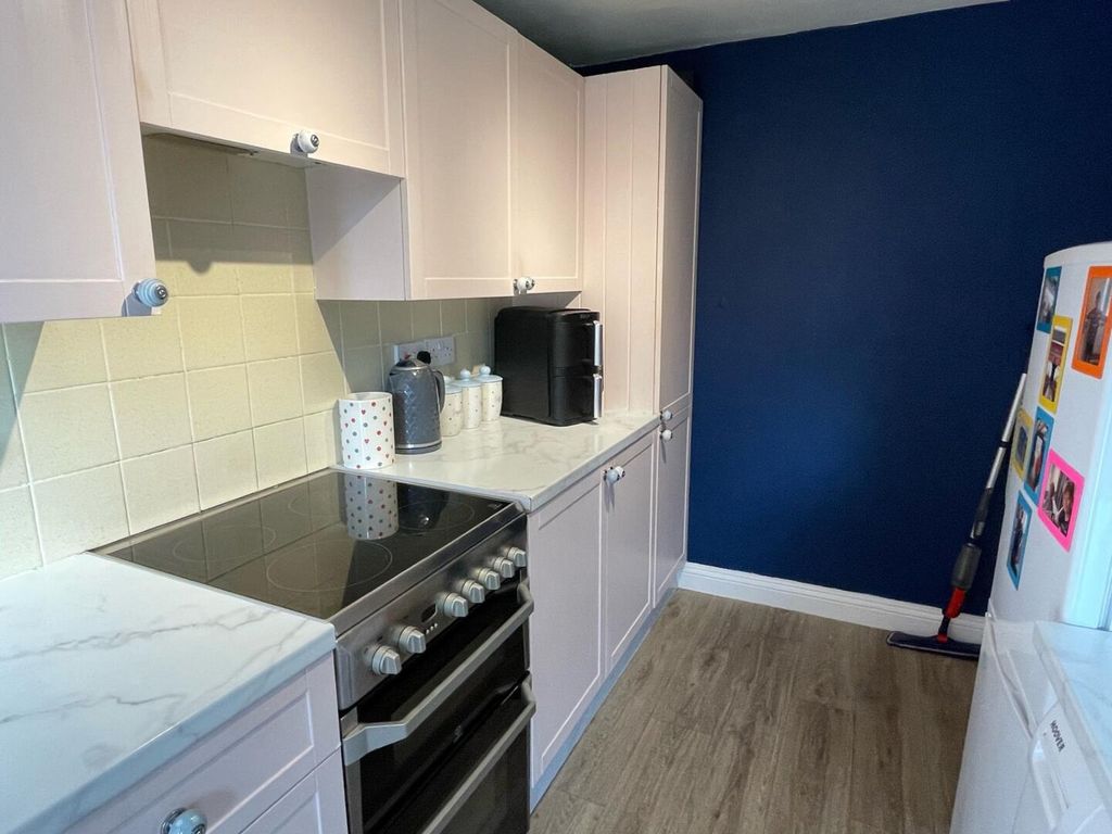 Property photo 3 of 20 Kitchen