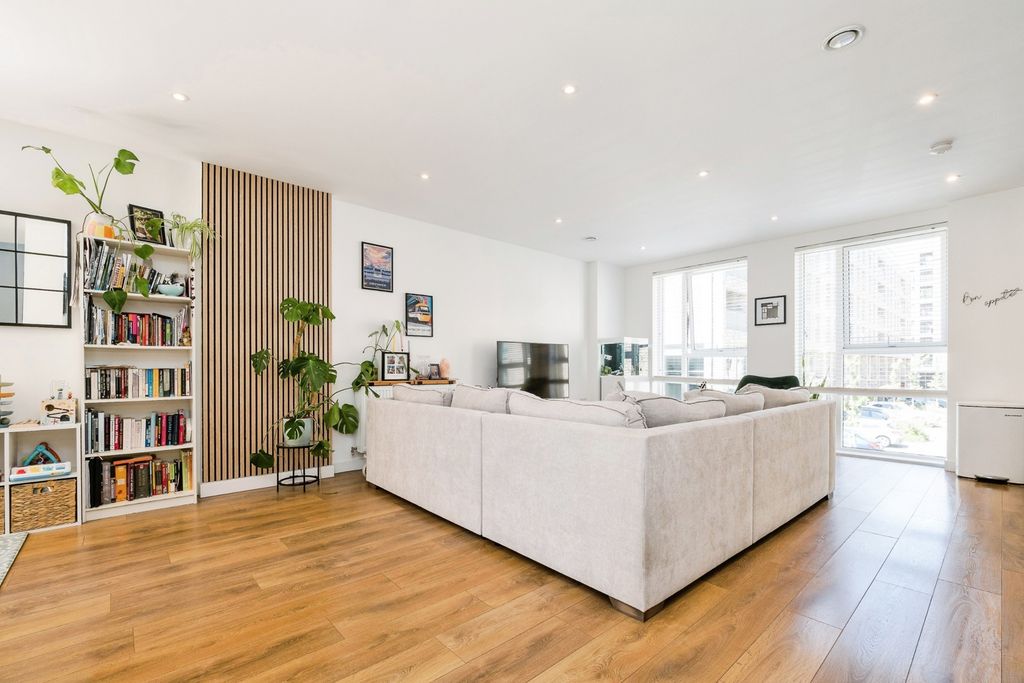 Property photo 3 of 27 Pbox-Img.Jpg