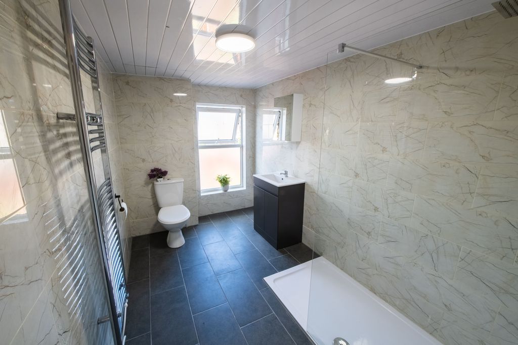 Property photo 1 of 2