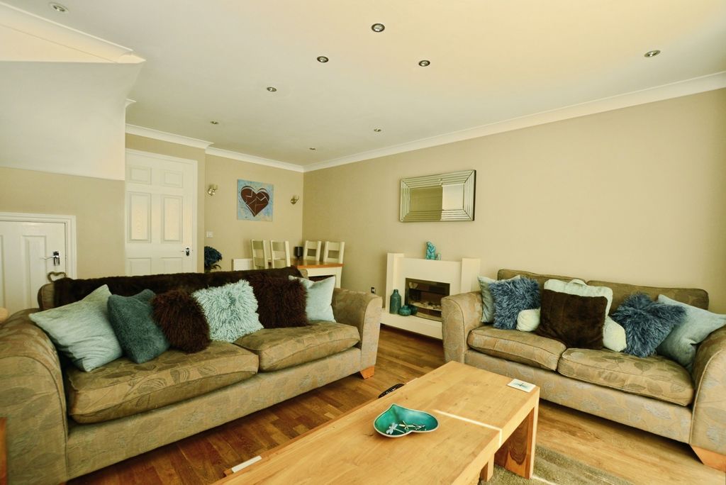 Property photo 3 of 14 Living/Dining Room