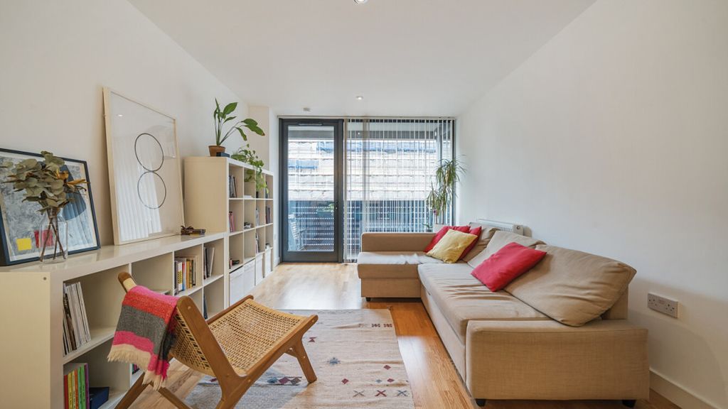 Property photo 2 of 20