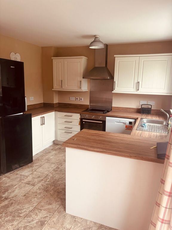 Property photo 3 of 10 Kitchen