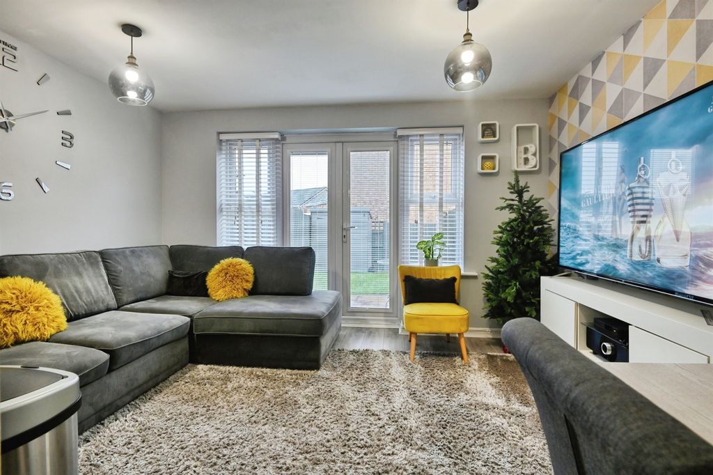 Property photo 2 of 17