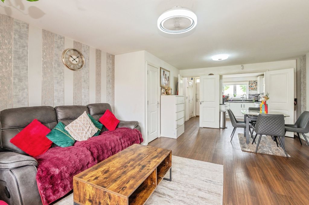 Property photo 3 of 20 Pbox-Img.Jpg