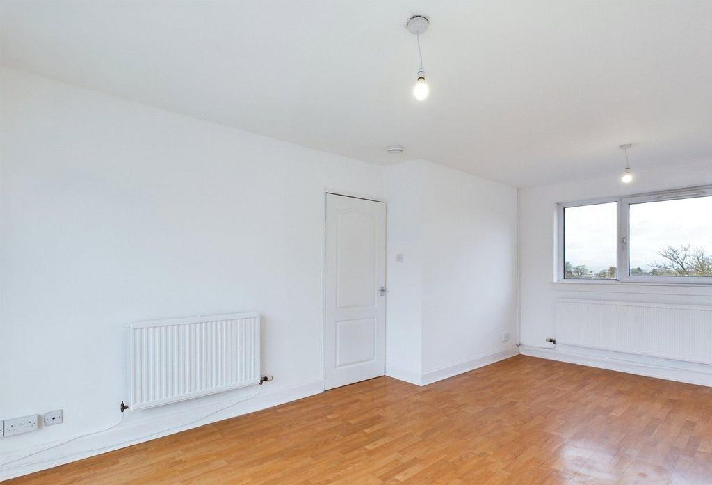 Property photo 3 of 10 Picture No. 02