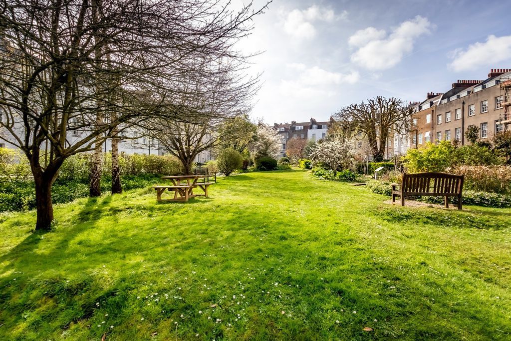 Property photo 3 of 14 Residents' Communal Garden