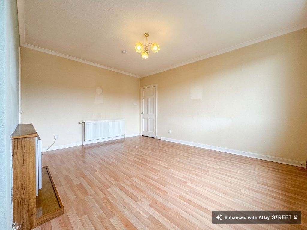 Property photo 3 of 15 Lounge