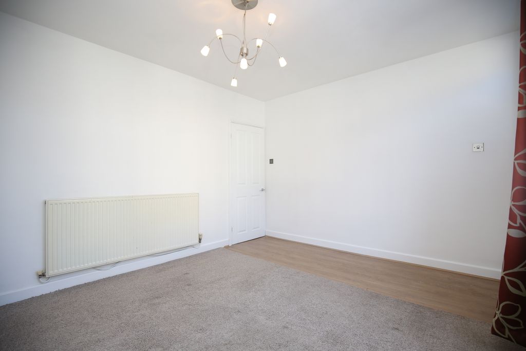 Property photo 3 of 16 4X8A9581