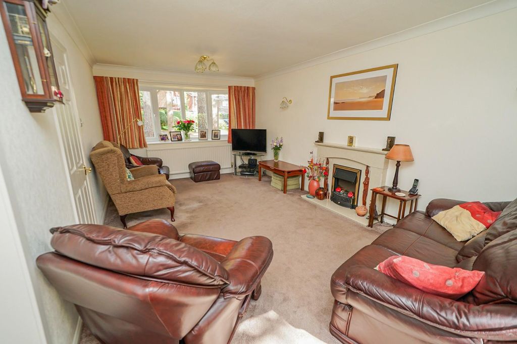 Property photo 2 of 27