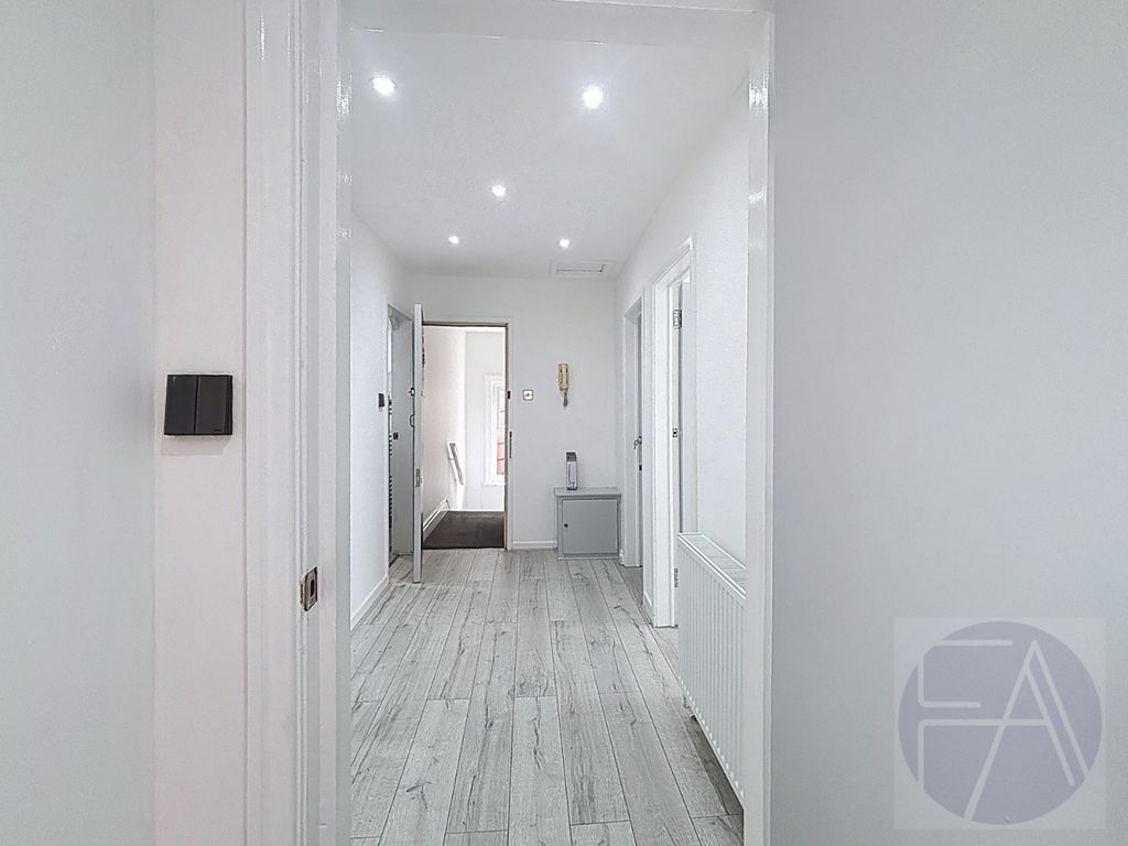 Property photo 2 of 13 4410412