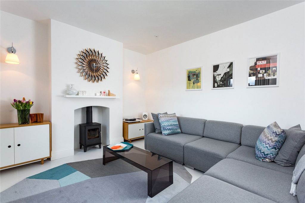 Property photo 2 of 12 Sitting Room