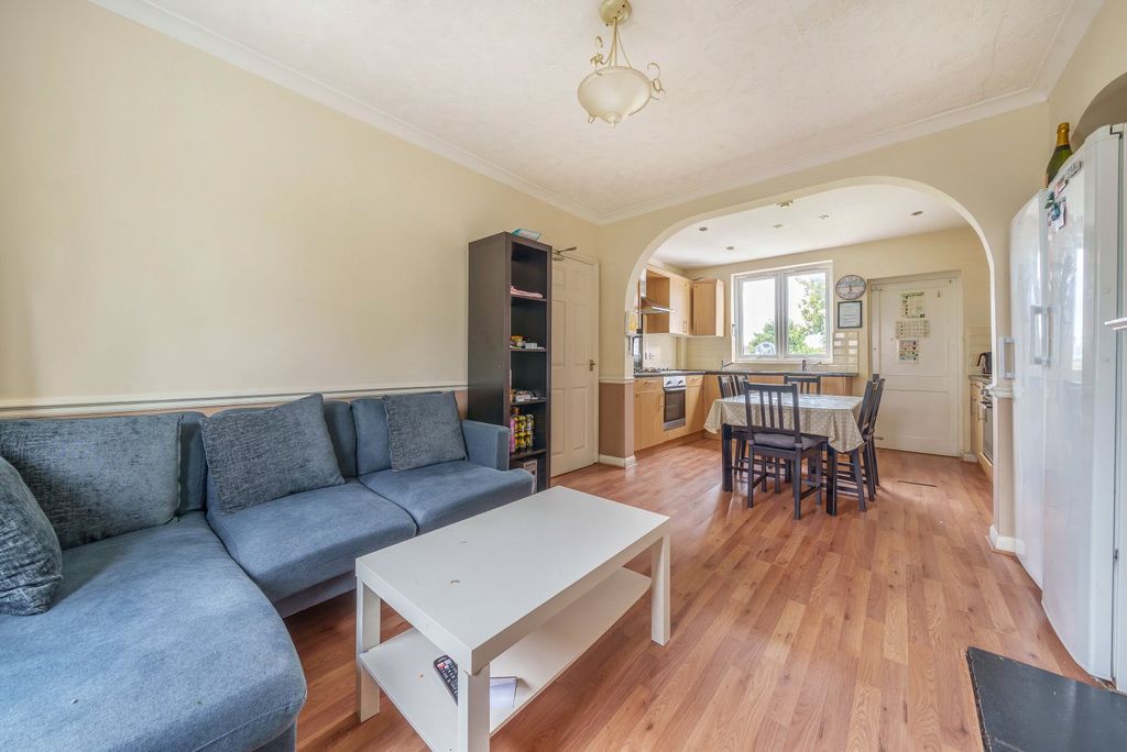 Property photo 1 of 10 Lounge