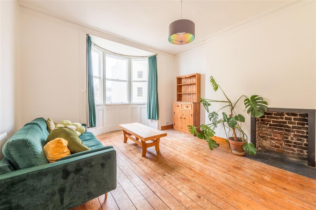 Property photo 2 of 14 Flat 6, 6 Brunswick Terrace-5.Jpg