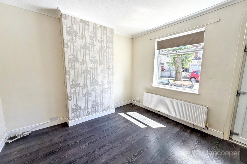 Property photo 3 of 14 5216395