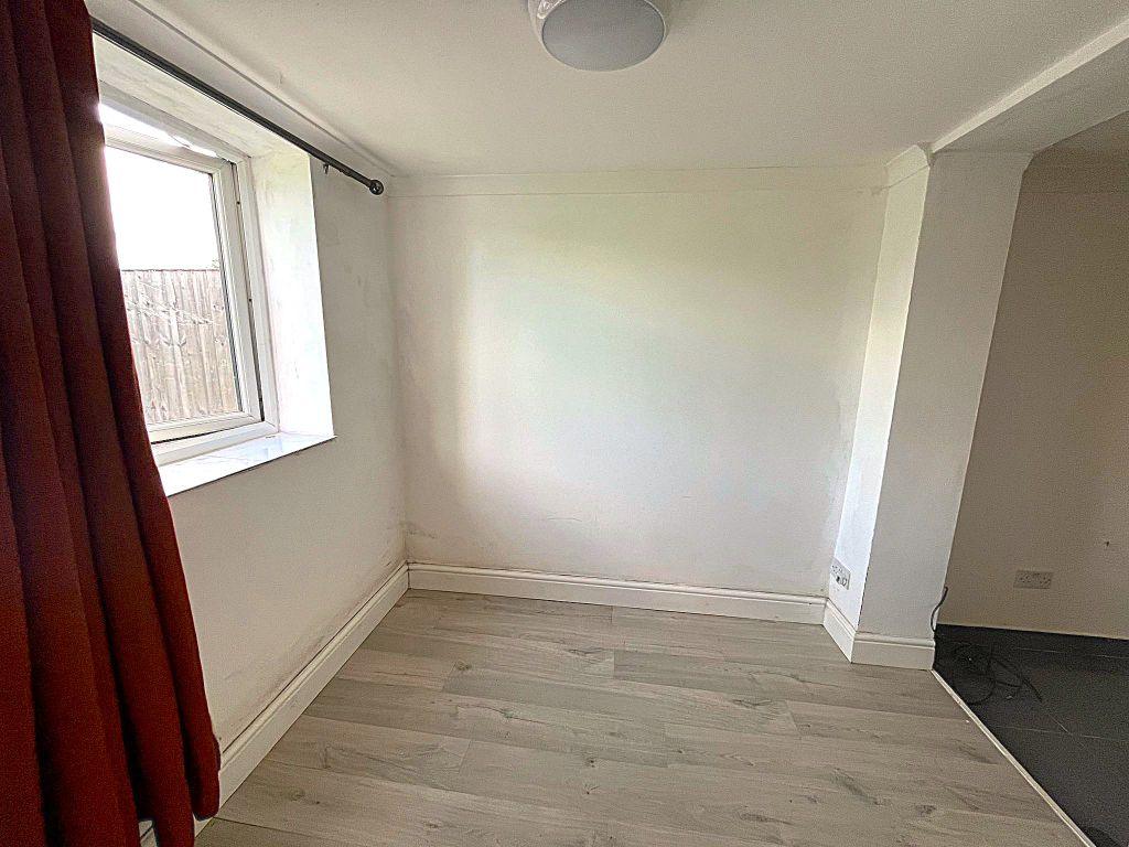 Property photo 3 of 10 852B -08